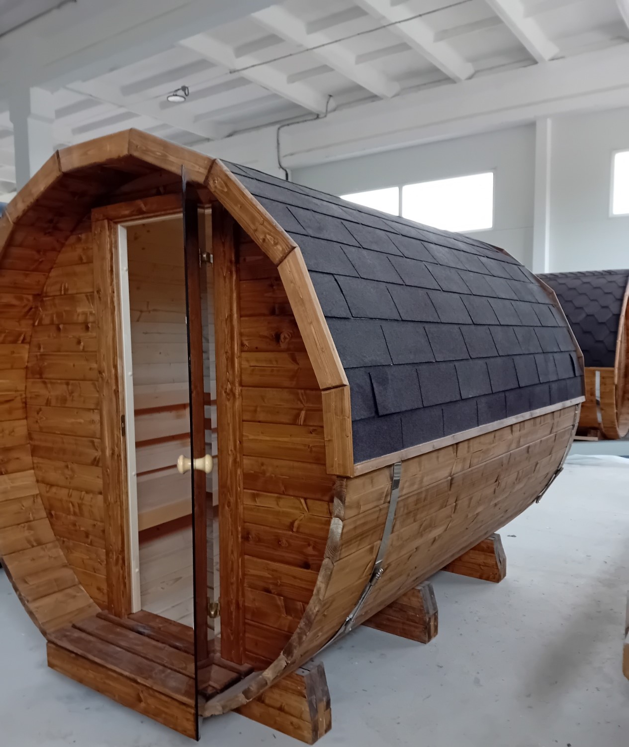 Montierte Runde Fasssauna 3 Meter aus Fichte – Outdoor Gartensauna mit Elektroofen