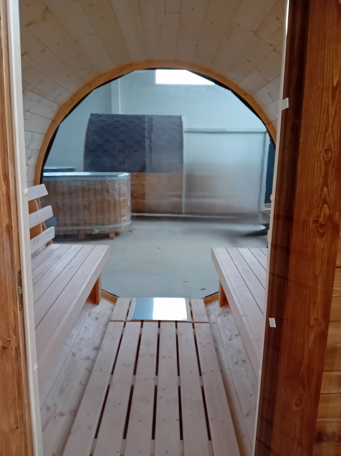 Montierte Runde Fasssauna 3 Meter aus Fichte – Outdoor Gartensauna mit Elektroofen – Bild 4