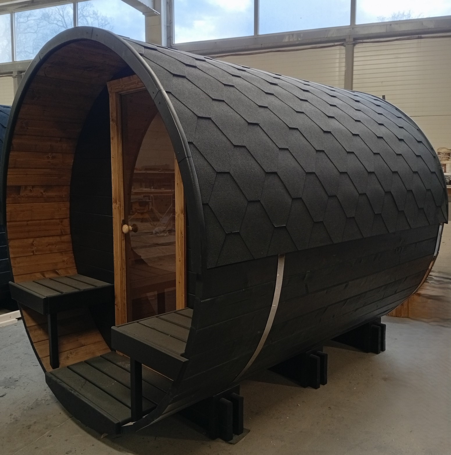 Montierte Runde Fasssauna 3 Meter aus Fichte – Outdoor Gartensauna mit Elektroofen – Bild 7