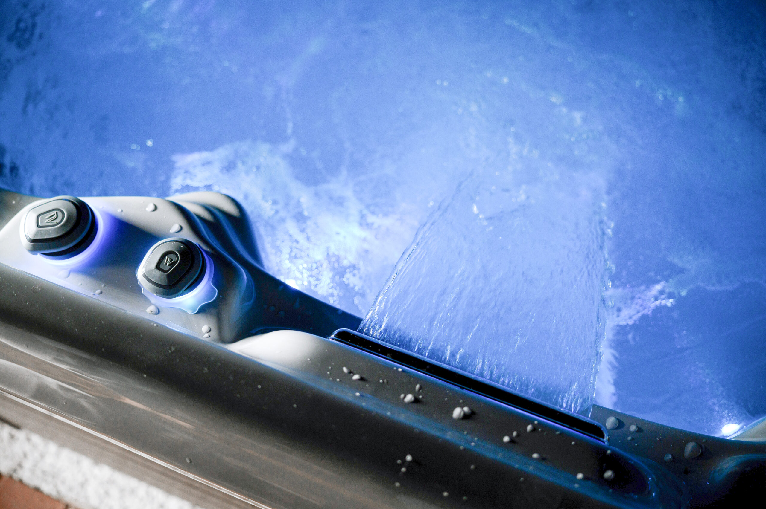 Wellis Vienna Life Whirlpool – Outdoor Spa mit 62 Massagedüsen – Bild 25