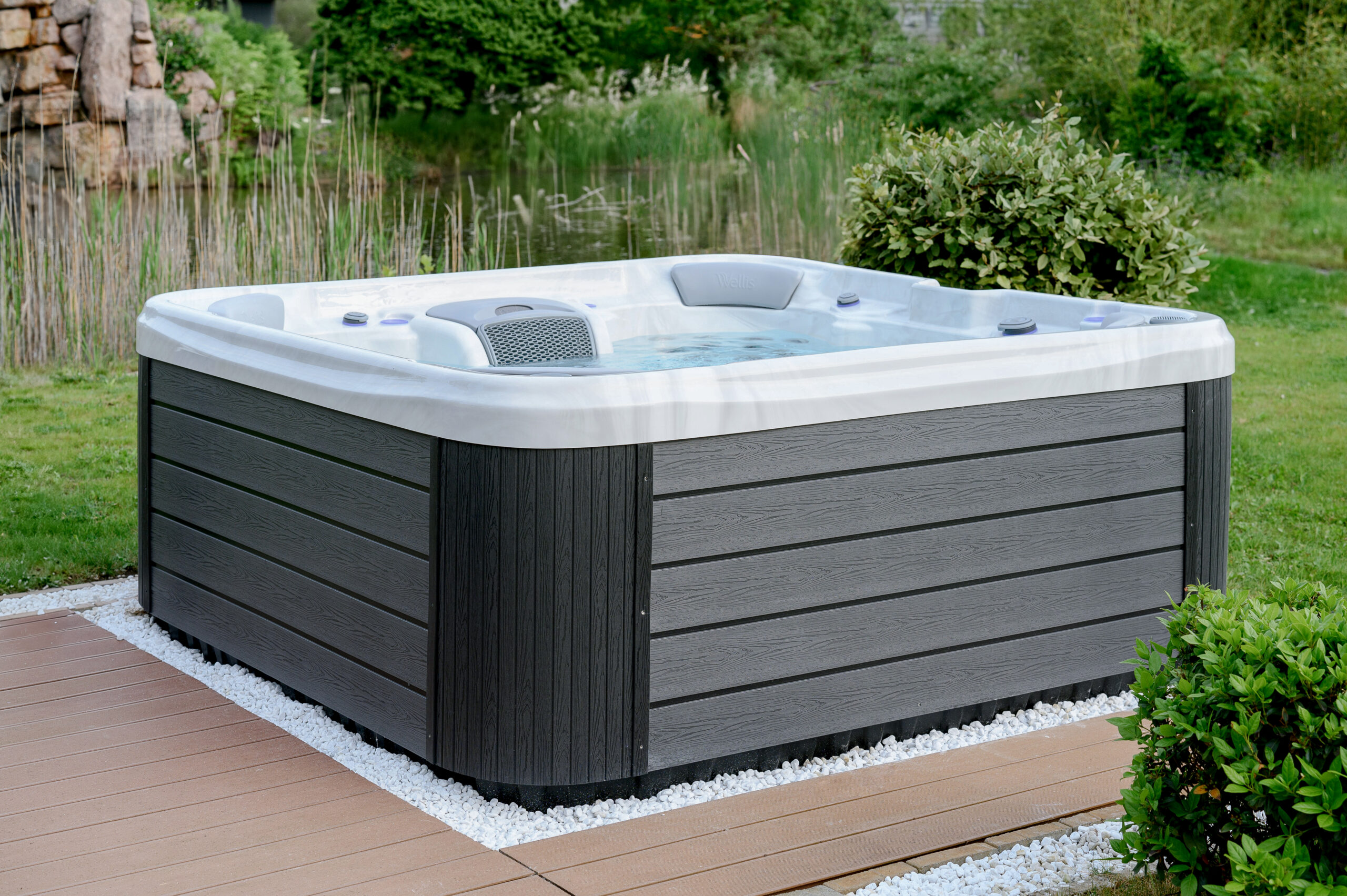 Wellis Vienna Life Whirlpool – Outdoor Spa mit 62 Massagedüsen – Bild 26