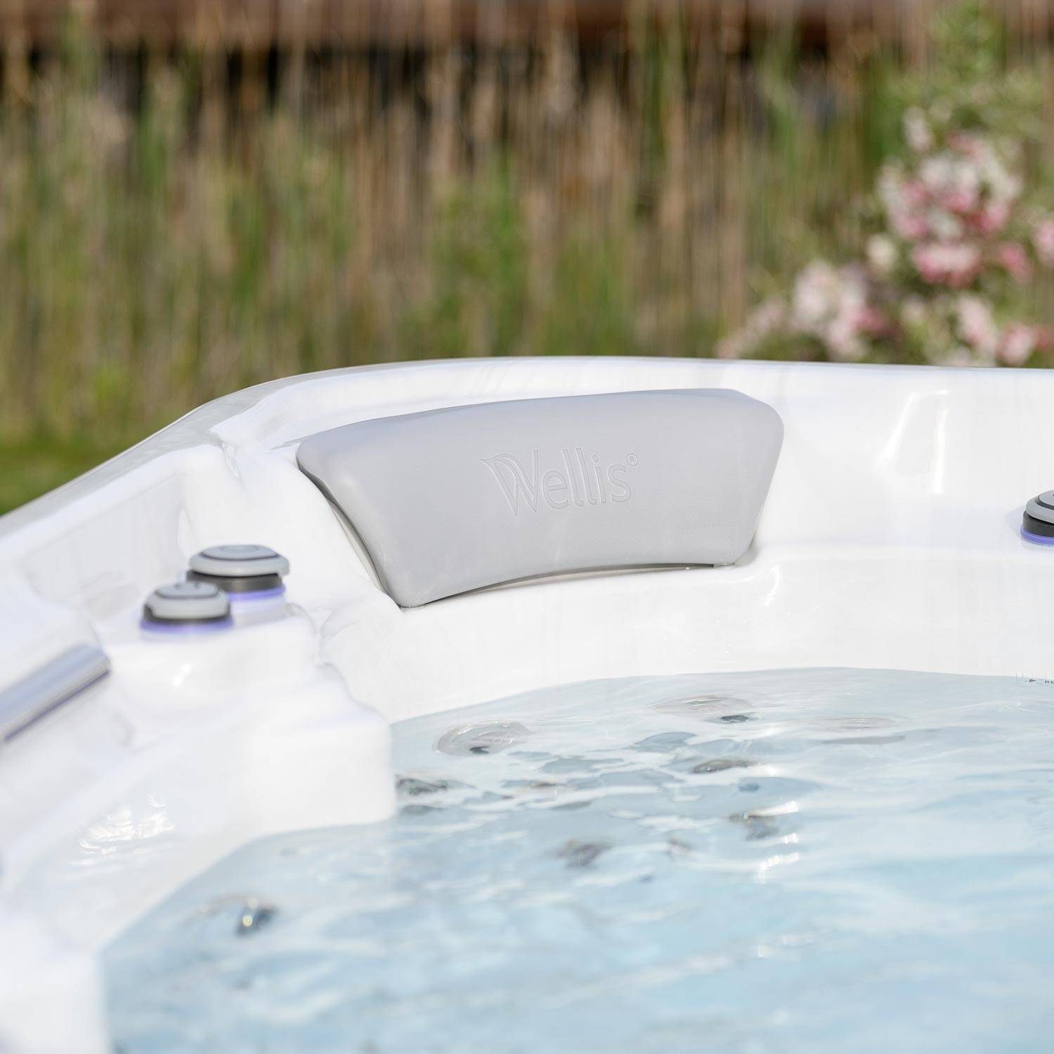 Wellis Vienna Life Whirlpool – Outdoor Spa mit 62 Massagedüsen – Bild 11