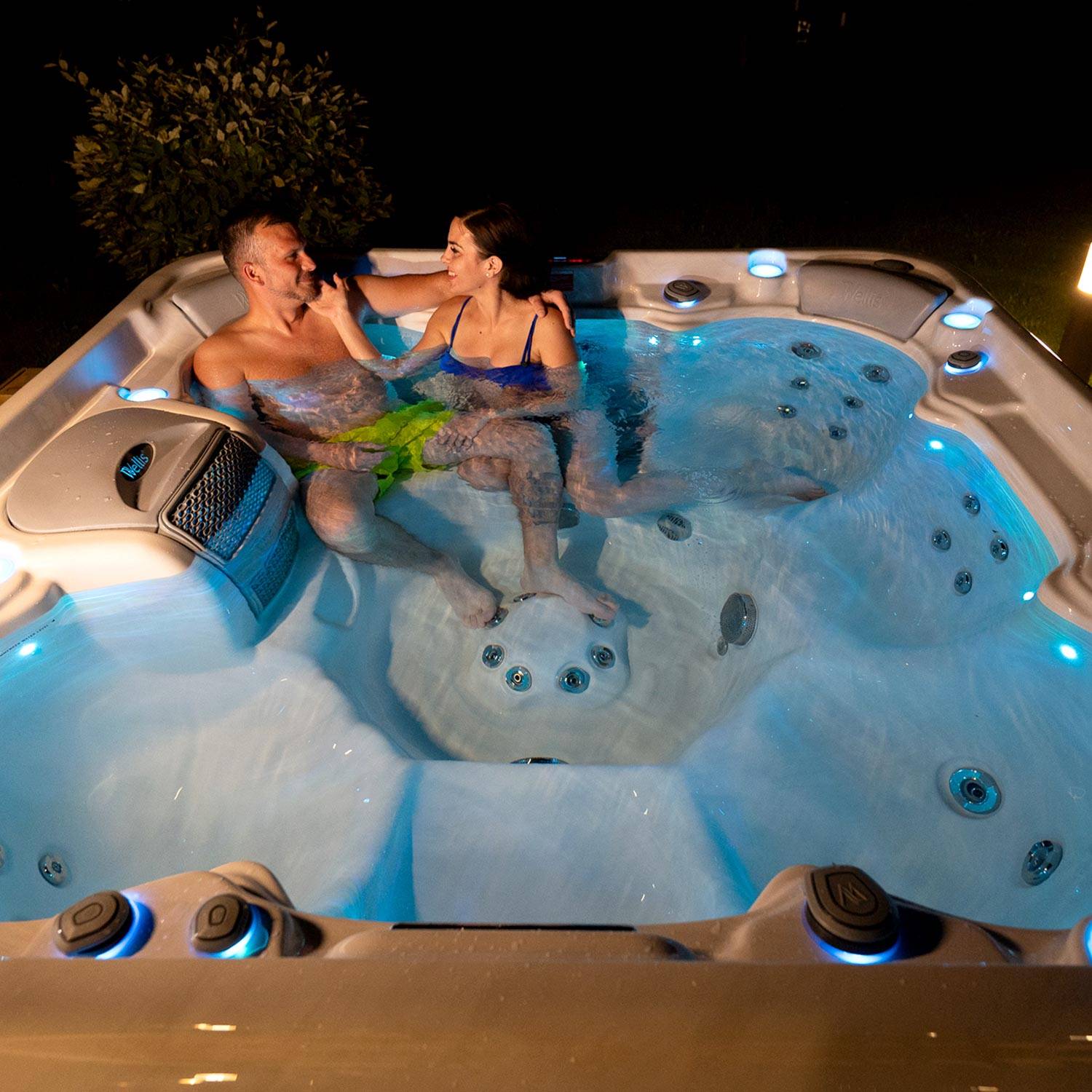 Wellis Vienna Life Whirlpool – Outdoor Spa mit 62 Massagedüsen – Bild 21