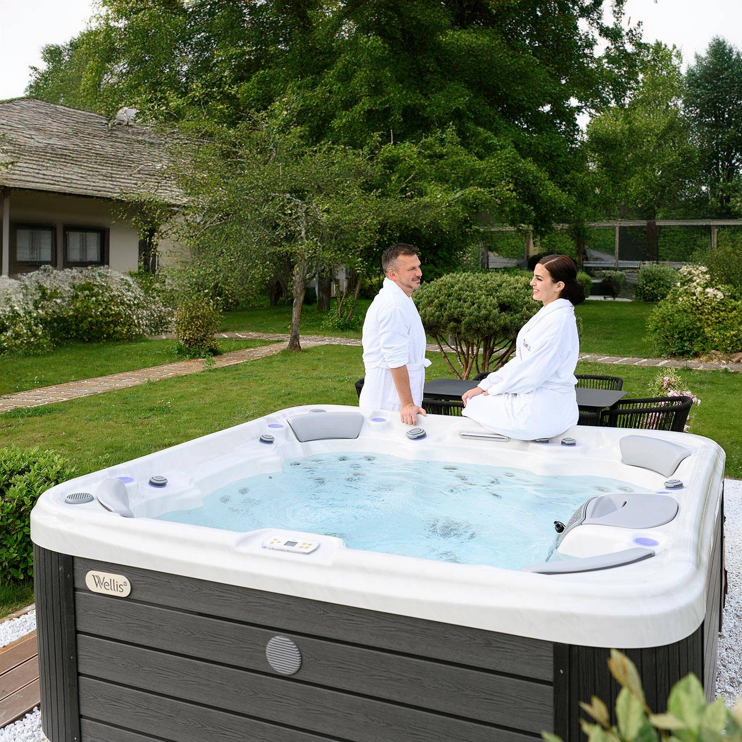 Wellis Vienna Life Whirlpool – Outdoor Spa mit 62 Massagedüsen – Bild 18
