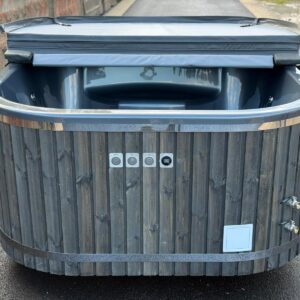 Quadratischer Hot Tub (200 x 200 cm) mit Thermoholz und externen Holzofen – Premium Badefass mit Acrylwanne, Luftdüsen