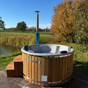 Hot Tub XL (Ø 225 cm) mit Fichtenholz und integriertem Holzofen – Badefass mit GFK-Wanne & 12 Luftdüsen